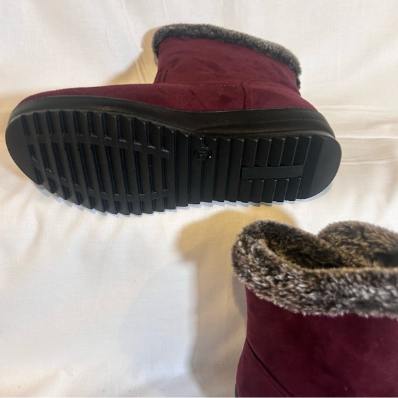 Burgundy and black boots with its original box - Picture 5 of 9